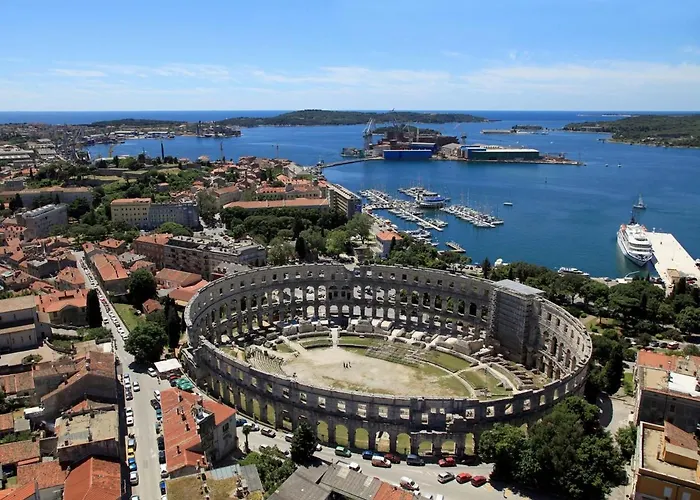 With A Parking Space - 7203 * 풀라