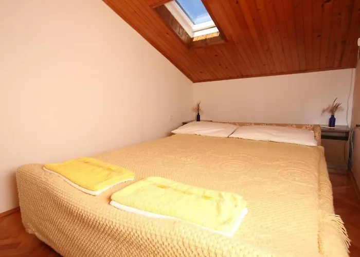 With A Parking Space - 7203 아파트 *