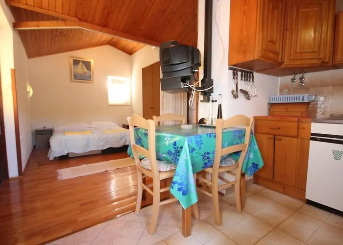 With A Parking Space - 7203